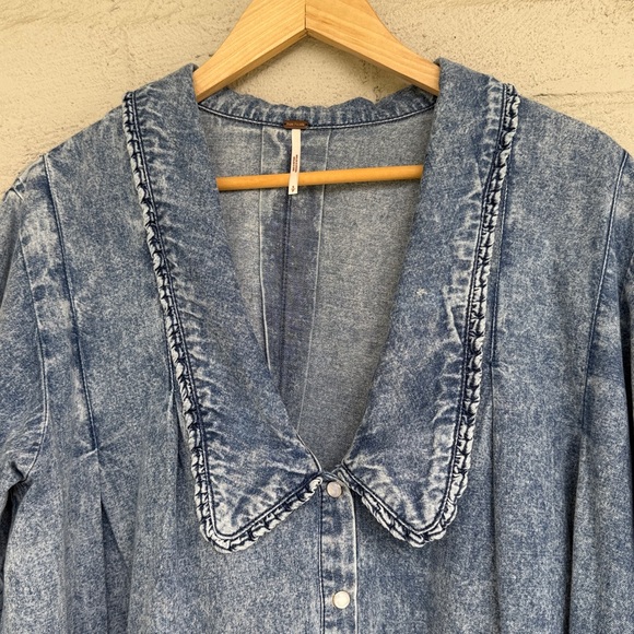 Free People Charlie Light Wash Denim Shirt/Tunic/Dress Size Medium - Picture 8 of 16
